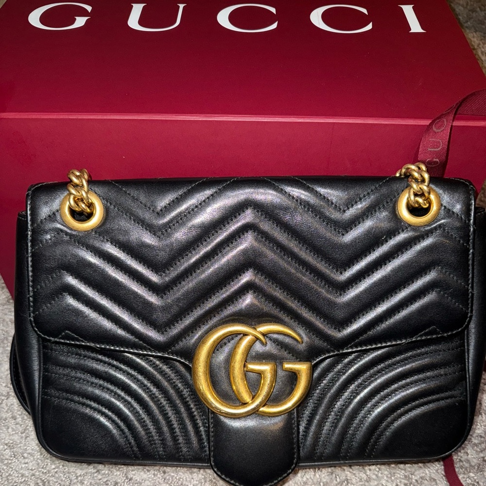 GUCCI GG MARMONT MEDIUM SHOULDER BAG